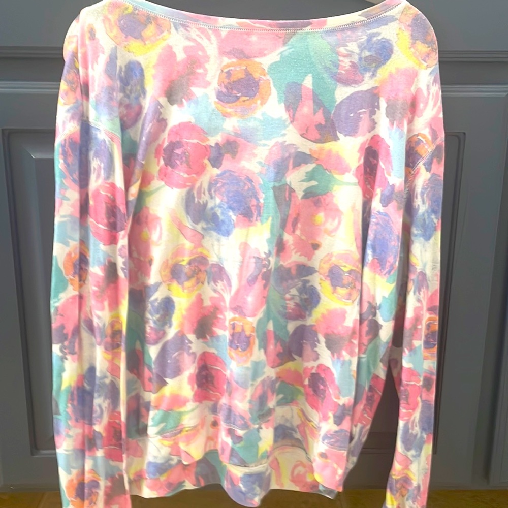 Peace Love World Light weight pullover- medium